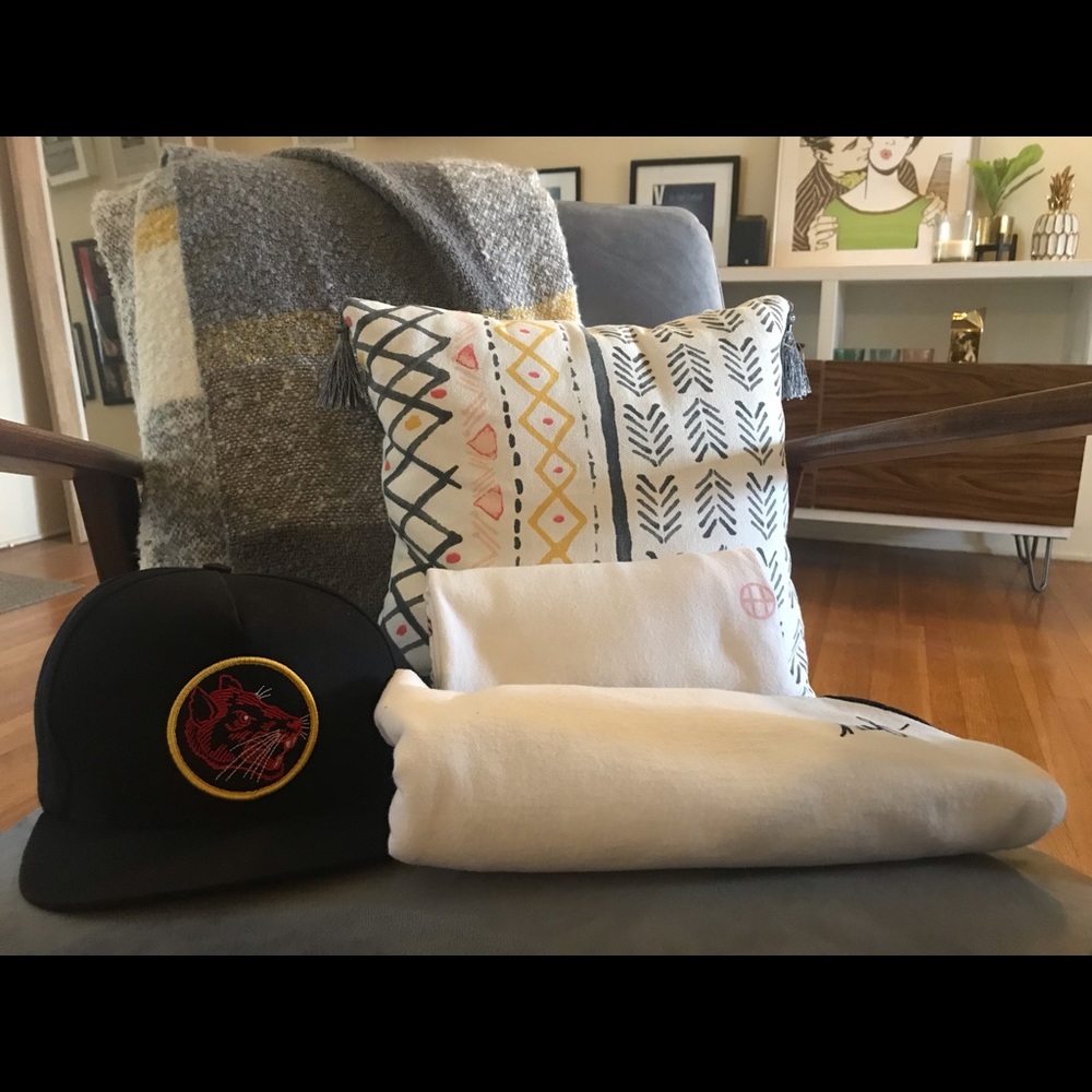 HUF bundle! two shirts, 1 hat!